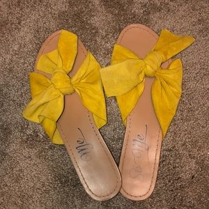 Fashion nova summer mustard bow sandals 6.5